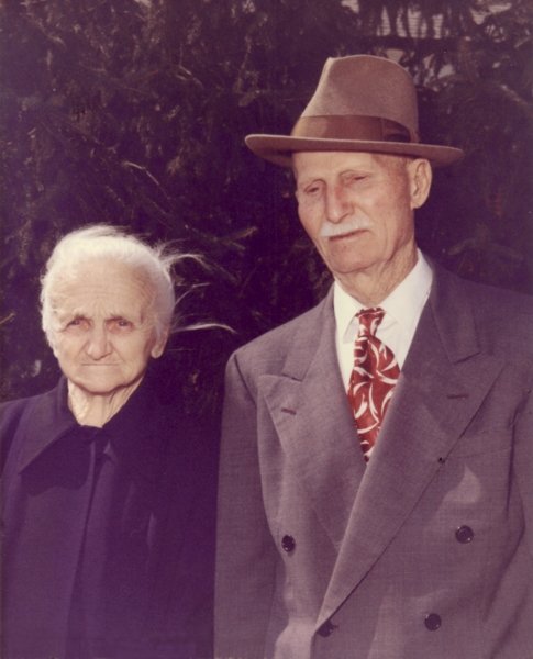 ernestsarahpiazza_32765_edit600h.jpg